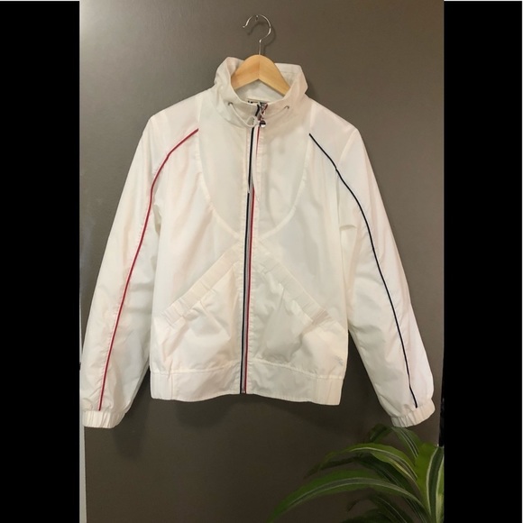 FILA Wind Breaker size Medium!💙❤️🤍 - Picture 1 of 6